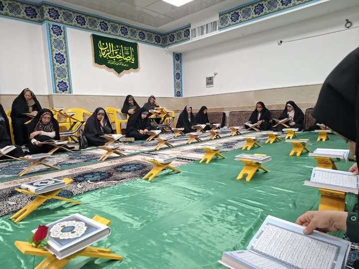 تصاویر/ محفل جزءخوانی و تفسیر قرآن کریم در مدرسه علمیه نرجسیه سیرجان