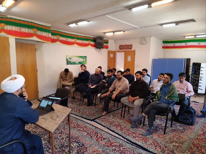 برگزاری دوره مهارتی تبلیغ دانش‌آموزی «راهیان ملکوت» در حوزه علمیه محمودیه کرمان