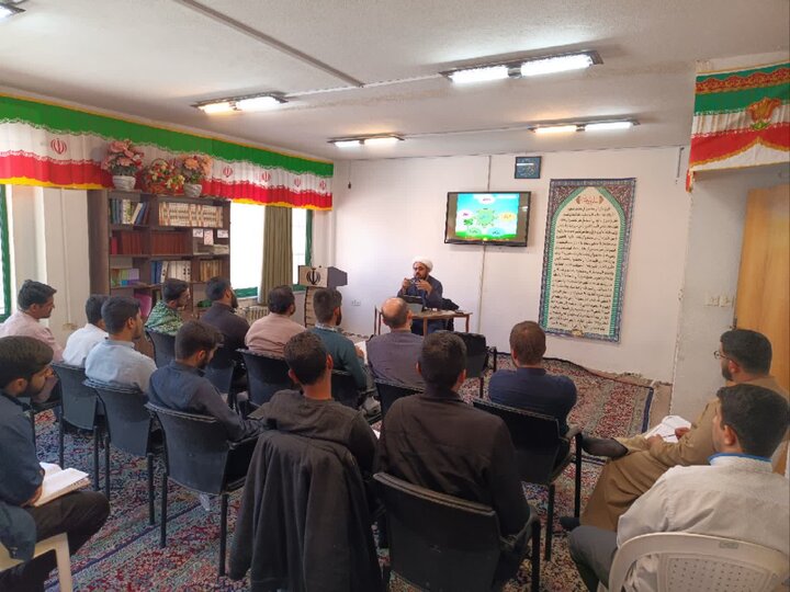 برگزاری دوره مهارتی تبلیغ دانش‌آموزی «راهیان ملکوت» در حوزه علمیه محمودیه کرمان
