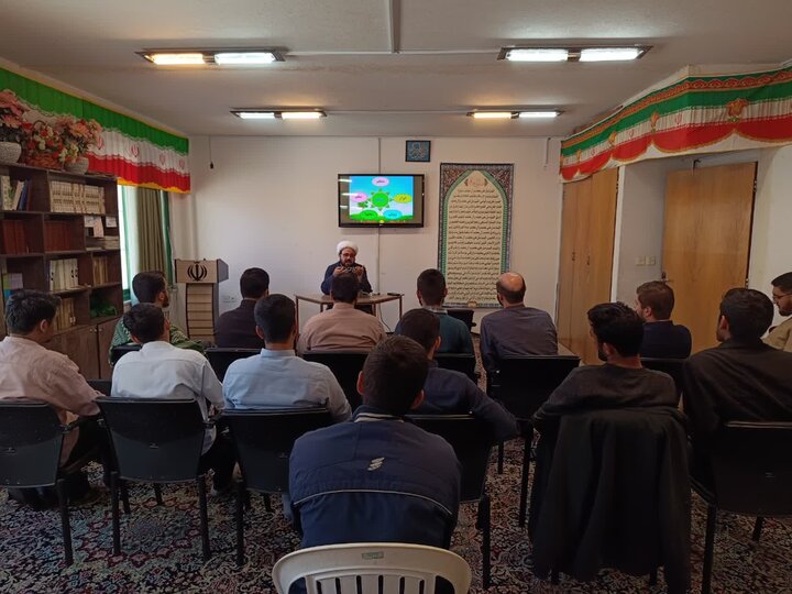 برگزاری دوره مهارتی تبلیغ دانش‌آموزی «راهیان ملکوت» در حوزه علمیه محمودیه کرمان