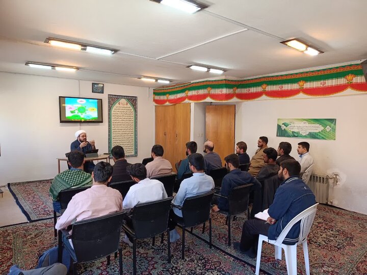 برگزاری دوره مهارتی تبلیغ دانش‌آموزی «راهیان ملکوت» در حوزه علمیه محمودیه کرمان