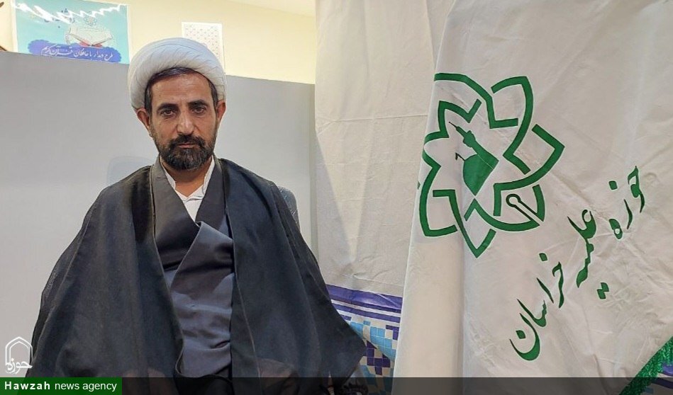 استقبال پررنگ جوانان از غرفه‌های قرآنی حوزه علمیه خراسان در نمایشگاه مشهد