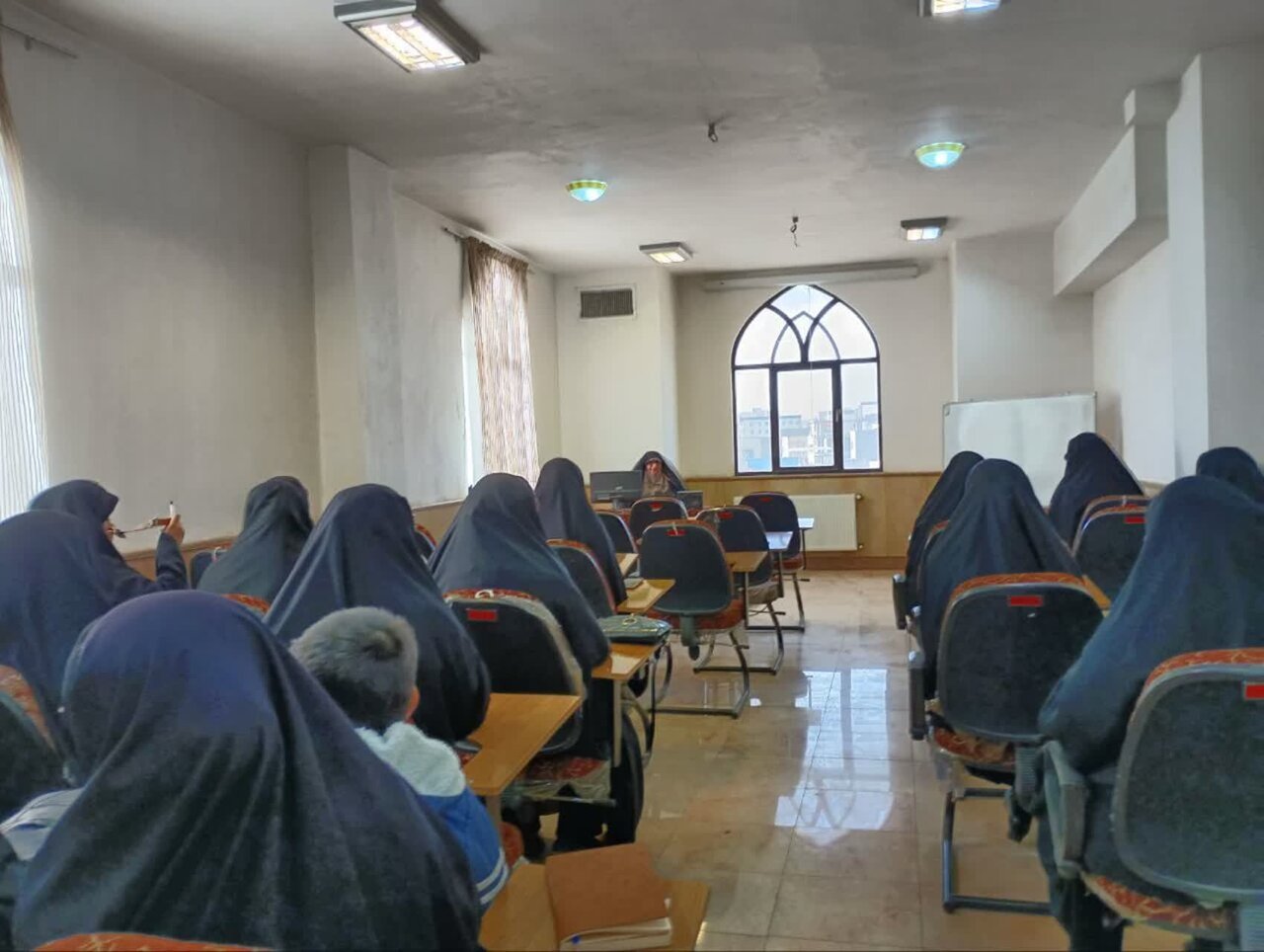 طلاب با زبان روز به مقابله با شبهات بپردازند