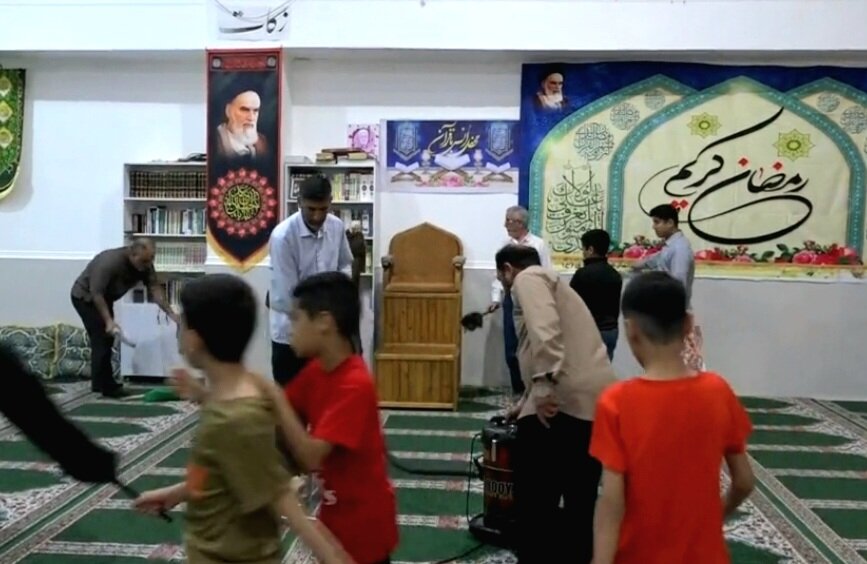 فیلم| غبارروبی مسجد امام حسن عسکری(ع) برازجان