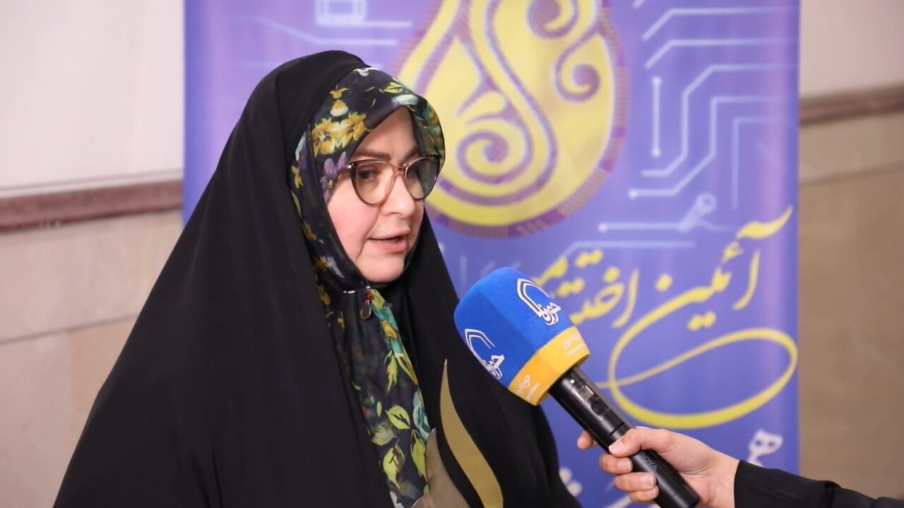 بانوی هنرمند می‌تواند مبلغ دین باشد/ دانش حوزوی به هنر عمق می‌بخشد