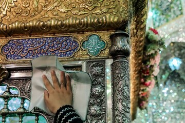 تصاویر/ آیین غبارروبی مضجع شریف و نورانی امامزاده صالح(ع)