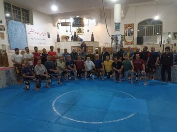 دیدار صمیمی مدیر مدرسه علمیه سفیران هدایت با ورزشکاران ملایری+تصاویر