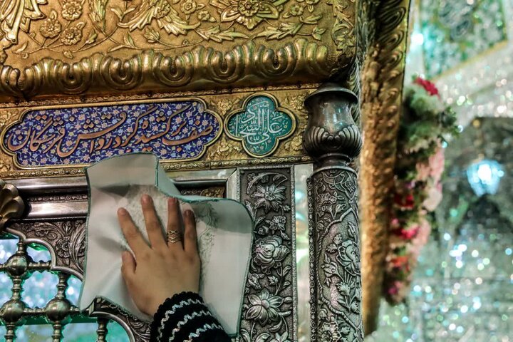 تصاویر/ آیین غبارروبی مضجع شریف و نورانی امامزاده صالح(ع)
