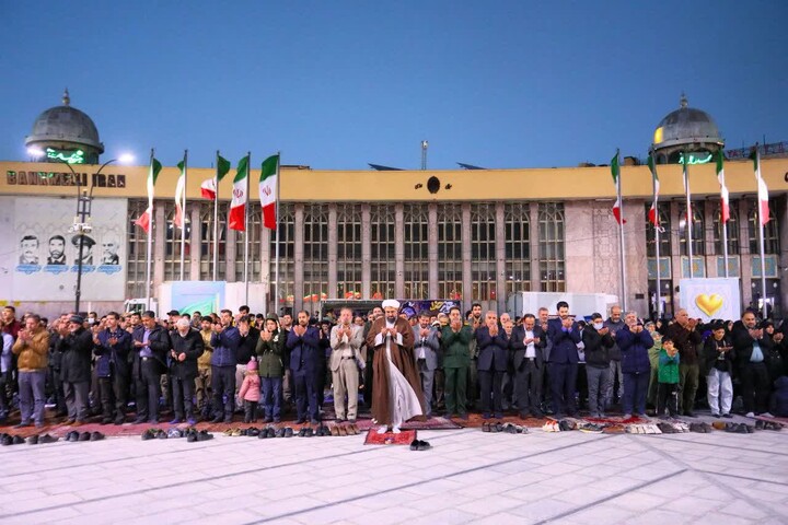 تصاویر / محفل انس با قرآن کریم در میدان امام خمینی(ره) همدان