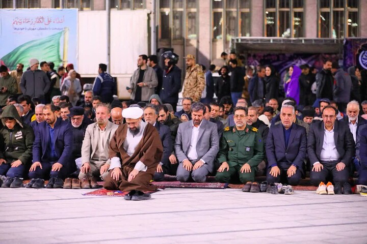 تصاویر / محفل انس با قرآن کریم در میدان امام خمینی(ره) همدان