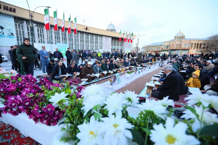 تصاویر / محفل انس با قرآن کریم در میدان امام خمینی(ره) همدان