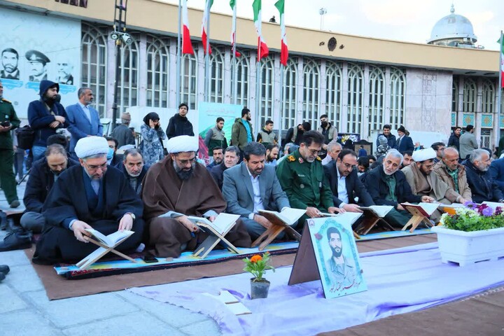 تصاویر / محفل انس با قرآن کریم در میدان امام خمینی(ره) همدان