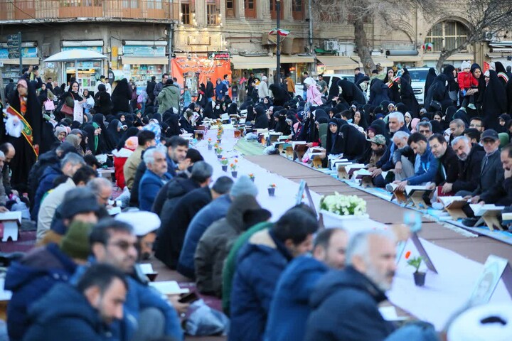 تصاویر / محفل انس با قرآن کریم در میدان امام خمینی(ره) همدان