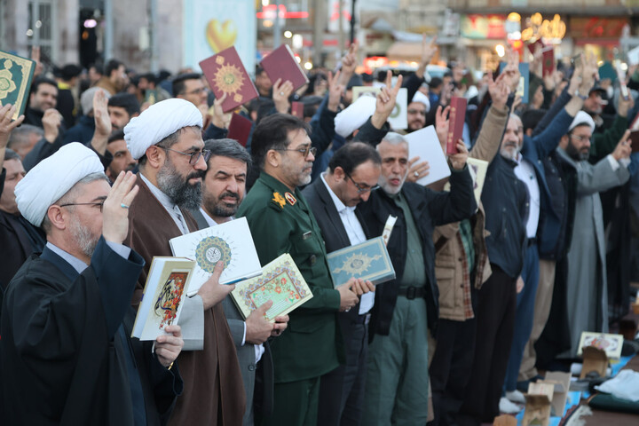 تصاویر / محفل انس با قرآن کریم در میدان امام خمینی(ره) همدان