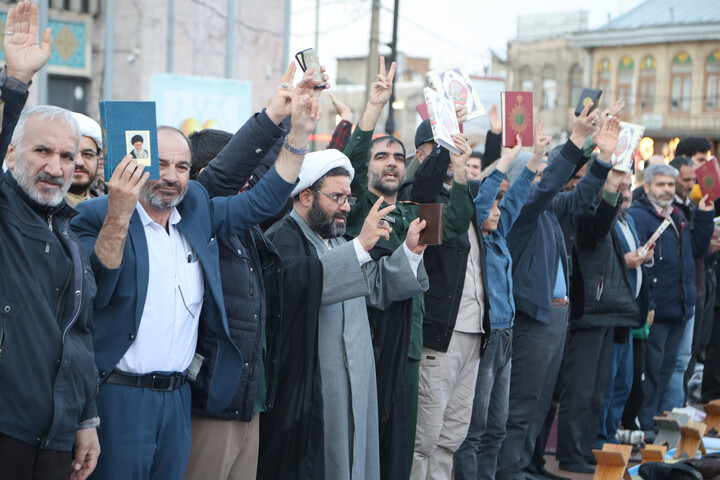 تصاویر / محفل انس با قرآن کریم در میدان امام خمینی(ره) همدان