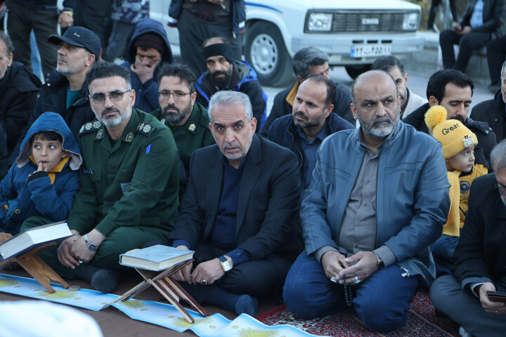 تصاویر / محفل انس با قرآن کریم در میدان امام خمینی(ره) همدان