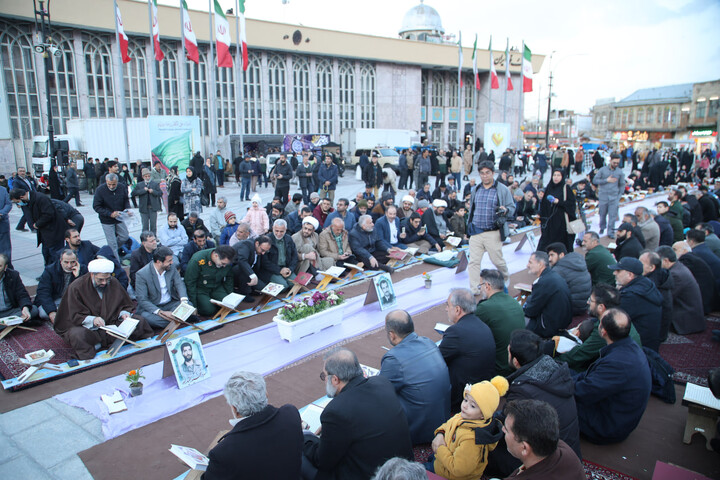 تصاویر / محفل انس با قرآن کریم در میدان امام خمینی(ره) همدان