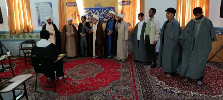 تصاویر|مراسم جشن عبا گذاری هفت نفر از طلاب مدرسه علمیه دهاقان