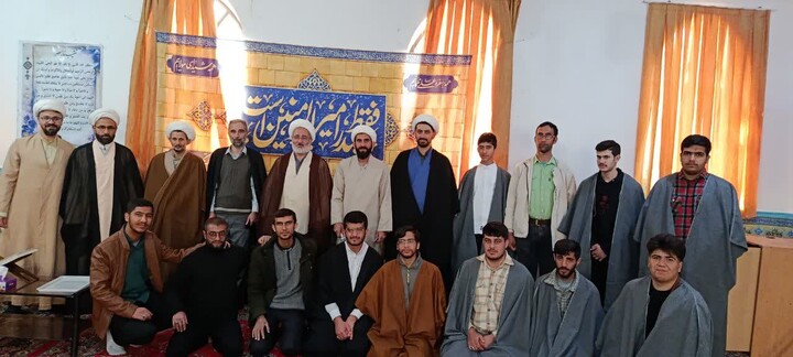 تصاویر|مراسم جشن عبا گذاری هفت نفر از طلاب مدرسه علمیه دهاقان