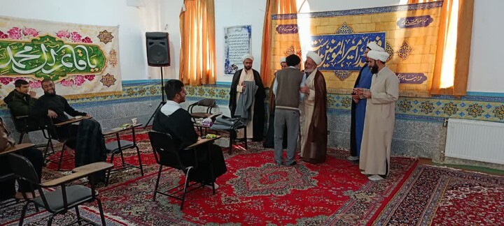 تصاویر|مراسم جشن عبا گذاری هفت نفر از طلاب مدرسه علمیه دهاقان