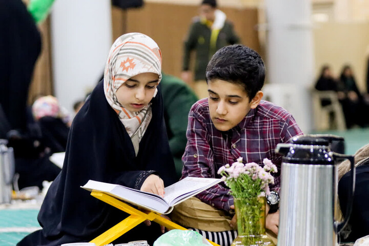 تصاویر /  محفل خانوادگی زندگی با آیه‌ها در زنجان