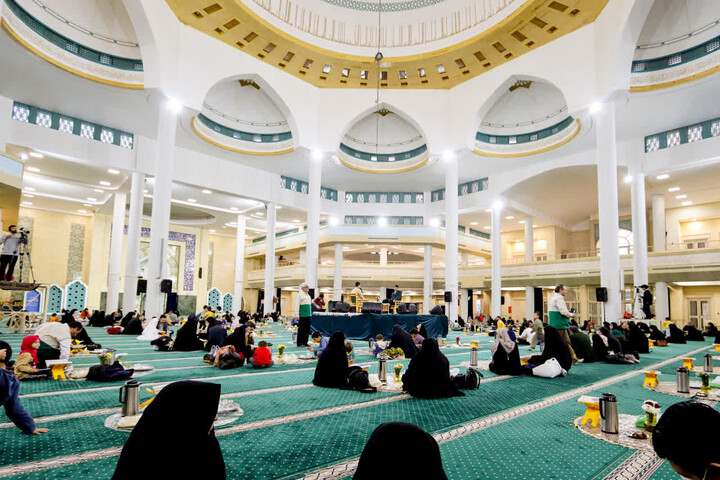 تصاویر /  محفل خانوادگی زندگی با آیه‌ها در زنجان