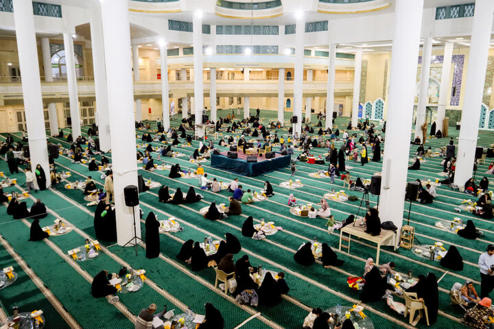 تصاویر /  محفل خانوادگی زندگی با آیه‌ها در زنجان