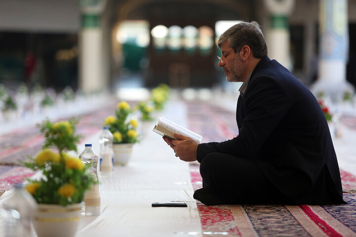 سفره افطاری حرم حضرت معصومه (س) در نخستین شب ماه مبارک رمضان