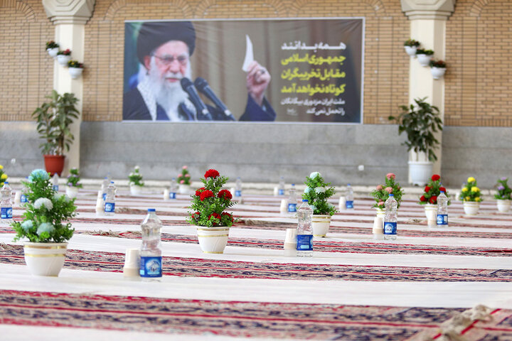 سفره افطاری حرم حضرت معصومه (س) در نخستین شب ماه مبارک رمضان