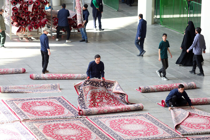 سفره افطاری حرم حضرت معصومه (س) در نخستین شب ماه مبارک رمضان