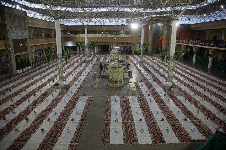 سفره افطاری حرم حضرت معصومه (س) در نخستین شب ماه مبارک رمضان