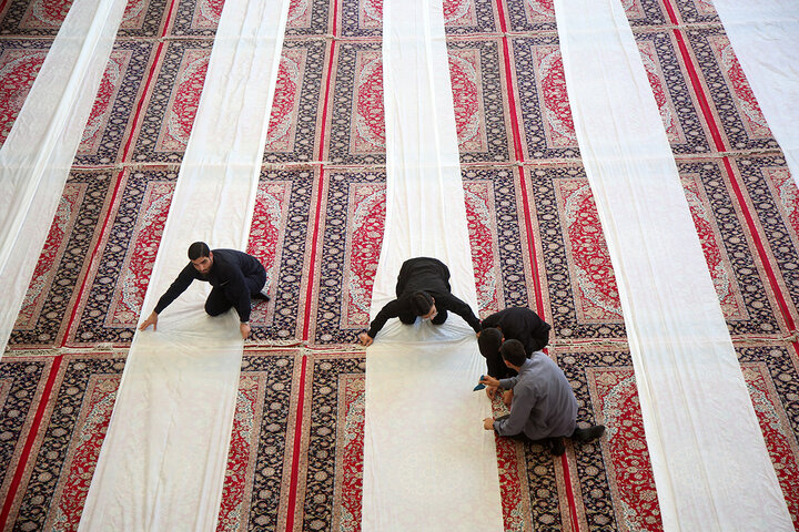 سفره افطاری حرم حضرت معصومه (س) در نخستین شب ماه مبارک رمضان