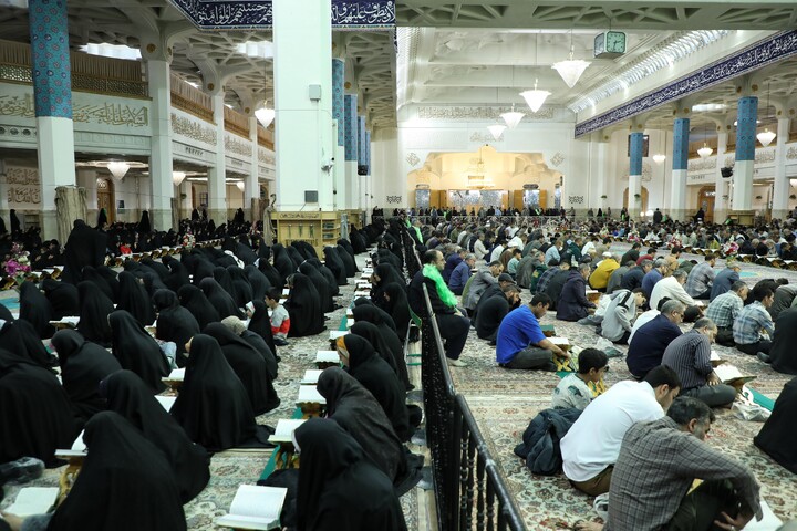 تصاویر/ آیین ترتیل خوانی قرآن کریم در حرم مطهر حضرت معصومه (س)