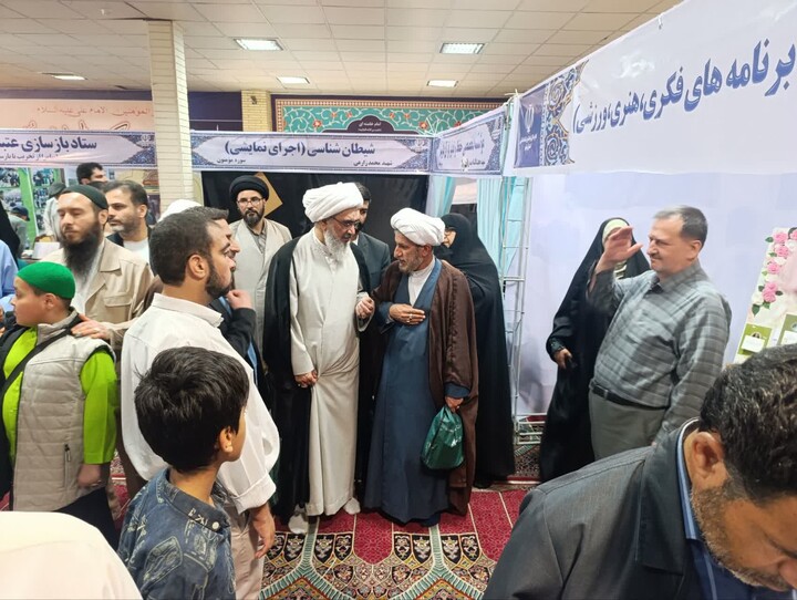 تصاویر/ بازدید نماینده ولی فقیه در بوشهر از نمایشگاه بزرگ قرآن و عترت