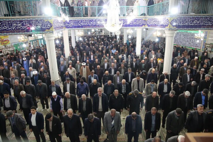 تصاویر / اقامه نماز جمعه در سراسر استان همدان
