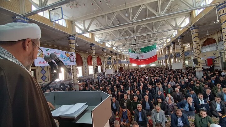 تصاویر / اقامه نماز جمعه در سراسر استان همدان