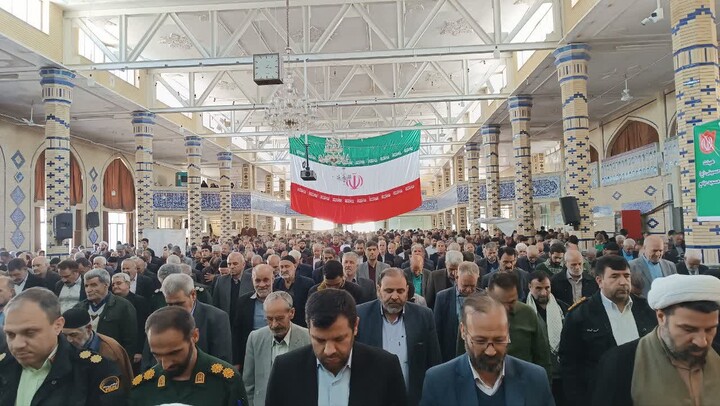 تصاویر / اقامه نماز جمعه در سراسر استان همدان