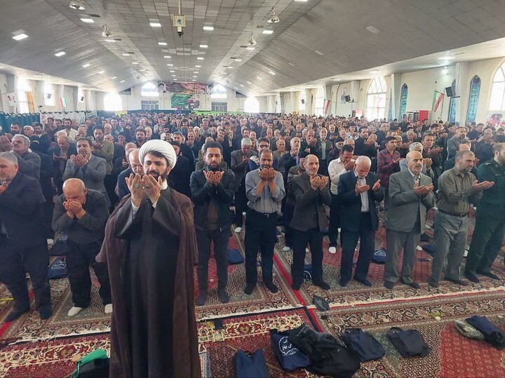 تصاویر / اقامه نماز جمعه در سراسر استان همدان
