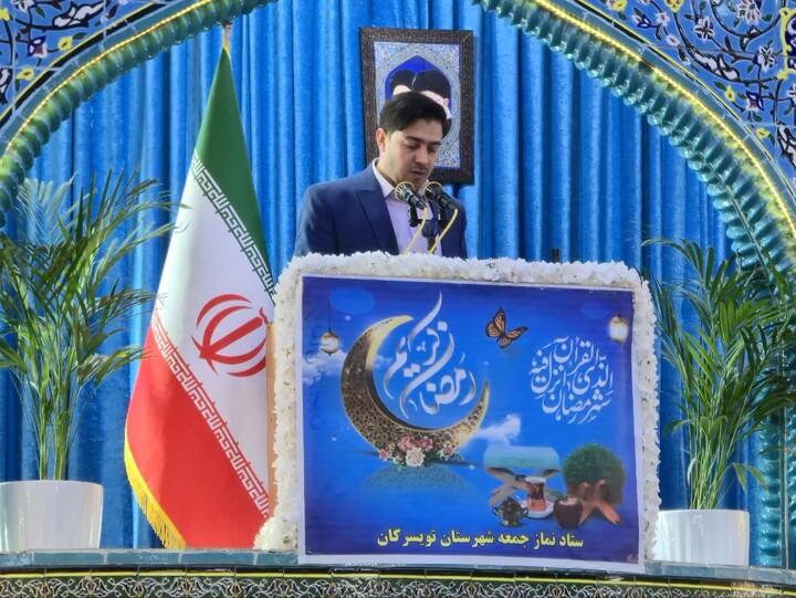 تصاویر / اقامه نماز جمعه در سراسر استان همدان