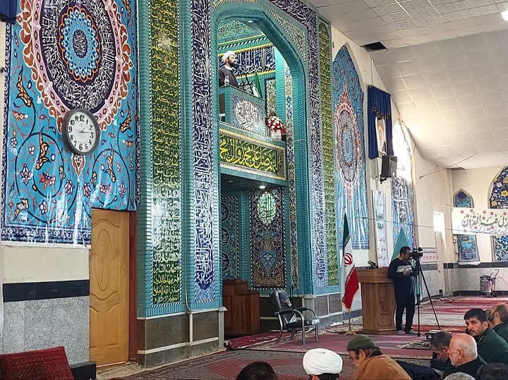 تصاویر / اقامه نماز جمعه در سراسر استان همدان