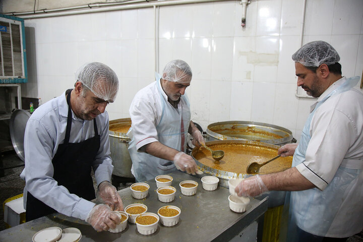 بسته بندی افطاری ساده حرم مطهر حضرت فاطمه معصومه(س)