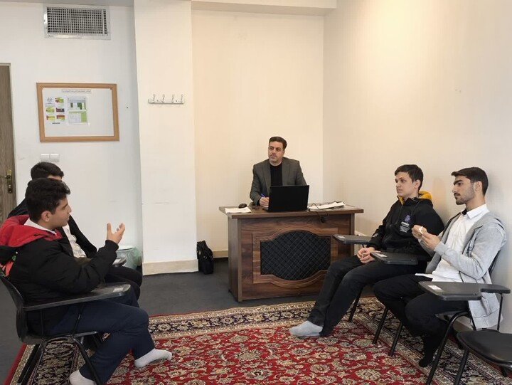 تصاویر / برگزاری مرحله‌ی دوم مسابقات قرآن و عترت و نماز آموزش‌وپرورش در مدرسه علمیه شیخ علیخان زنگنه تویسرکان