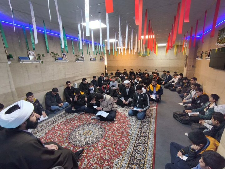 تصاویر / برگزاری مرحله‌ی دوم مسابقات قرآن و عترت و نماز آموزش‌وپرورش در مدرسه علمیه شیخ علیخان زنگنه تویسرکان