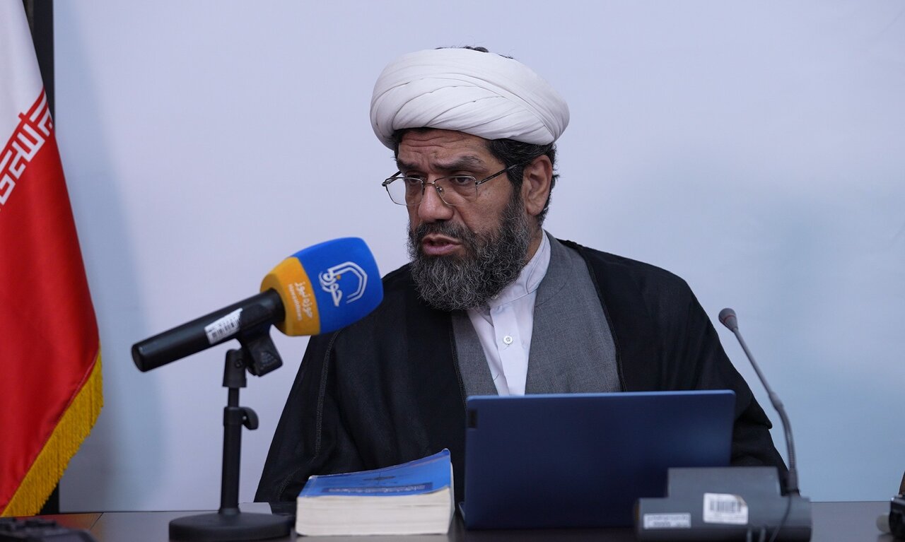 همراهی و عدم مخالفت صریح علمای تراز اول با نهضت امام خمینی(ره)/ حمایت‌های معنوی علما از نظام و رهبر معظم انقلاب اسلامی