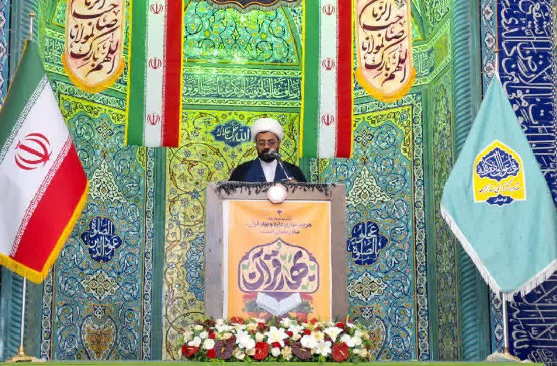 مقام معظم رهبری با آرامش و جواب کوبنده، ترس به دل دشمنان می‌اندازند