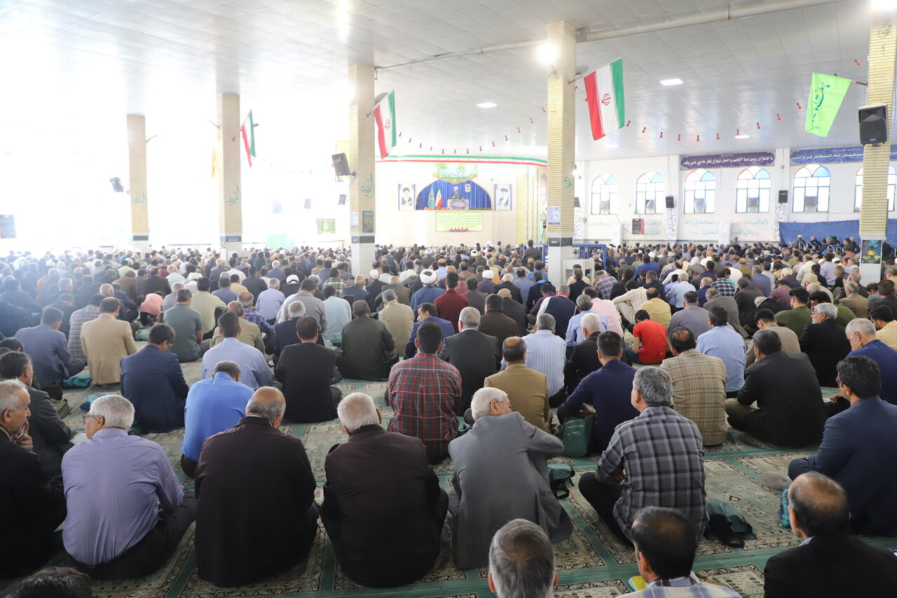 رهبر معظم انقلاب، تجلی حکمت، شجاعت، اقتدار و عاطفه پدرانه نسبت به ملت است