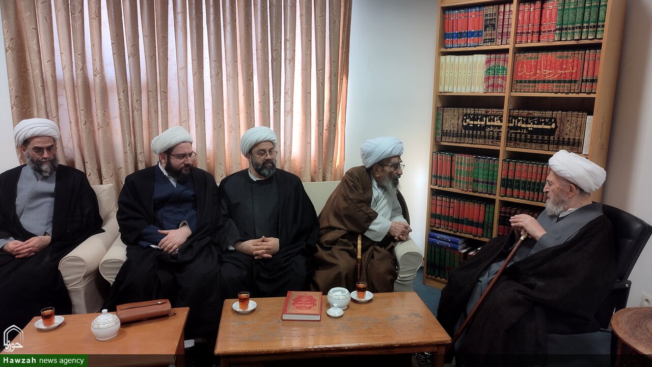 لزوم اولویت معیشت مردم و رسالت تبلیغی حوزه در مسائل روز