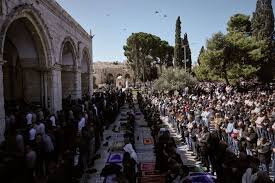80,000 Palestinians perform first Friday prayer of Ramadan at Aqsa amid Israeli restrictions