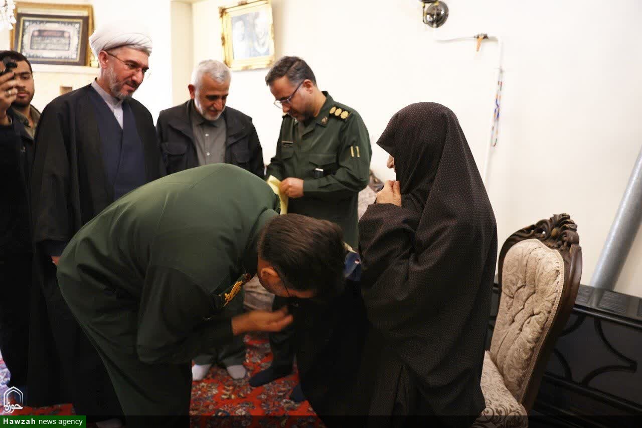 تجلیل فرمانده سپاه انصارالحسین(ع) از خانواده شهیدان عبادی+تصاویر