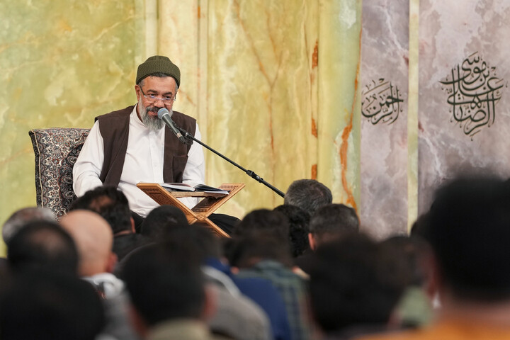 تصاویر/  مناجات خوانی محمود کریمی در حرم مطهر رضوی